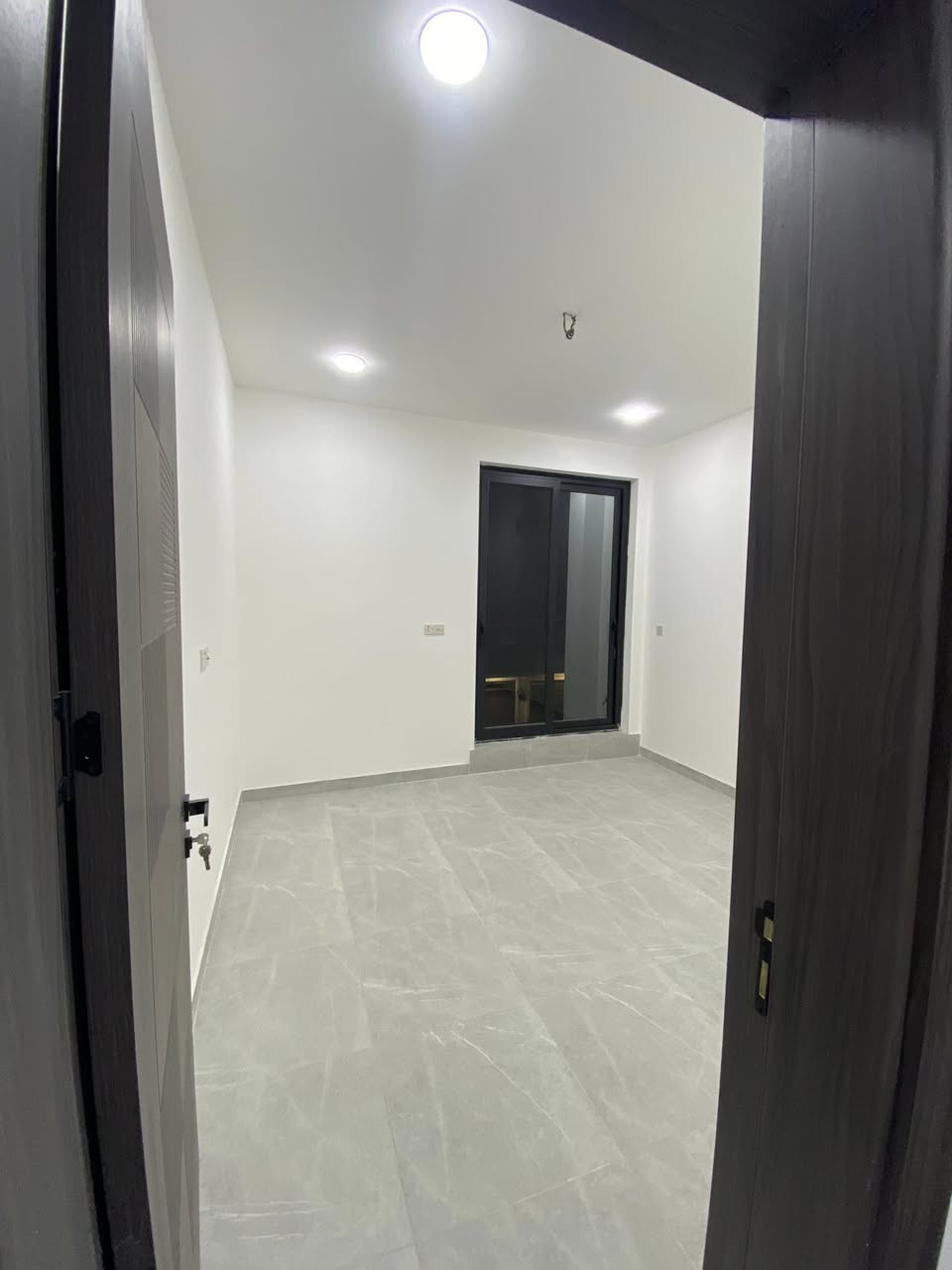 دار للبيع 43 متر زراعي حي تونس ثلاث طوابق 3 غرف نوم 2 حمام منور مطبخ صاله ***********
