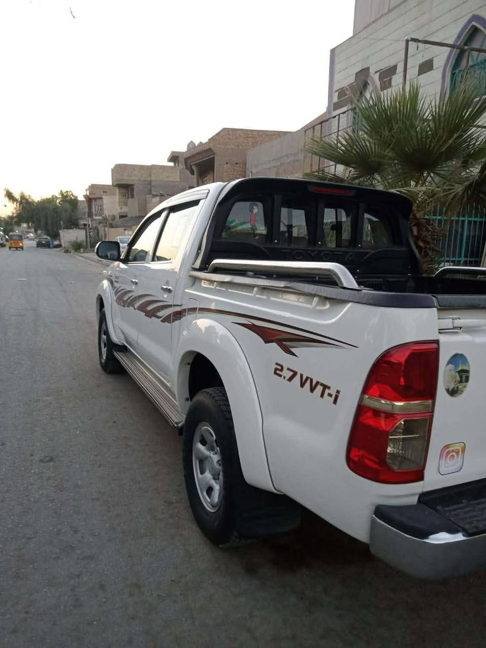 سلام عليكم سياره تويوتا هيلوكس سياره مديل 2012 مبايهة صبغ بيعة بارد قليل وموجود السونار تخم تاير ومكينة جديدة رقم الهاتف ***********
