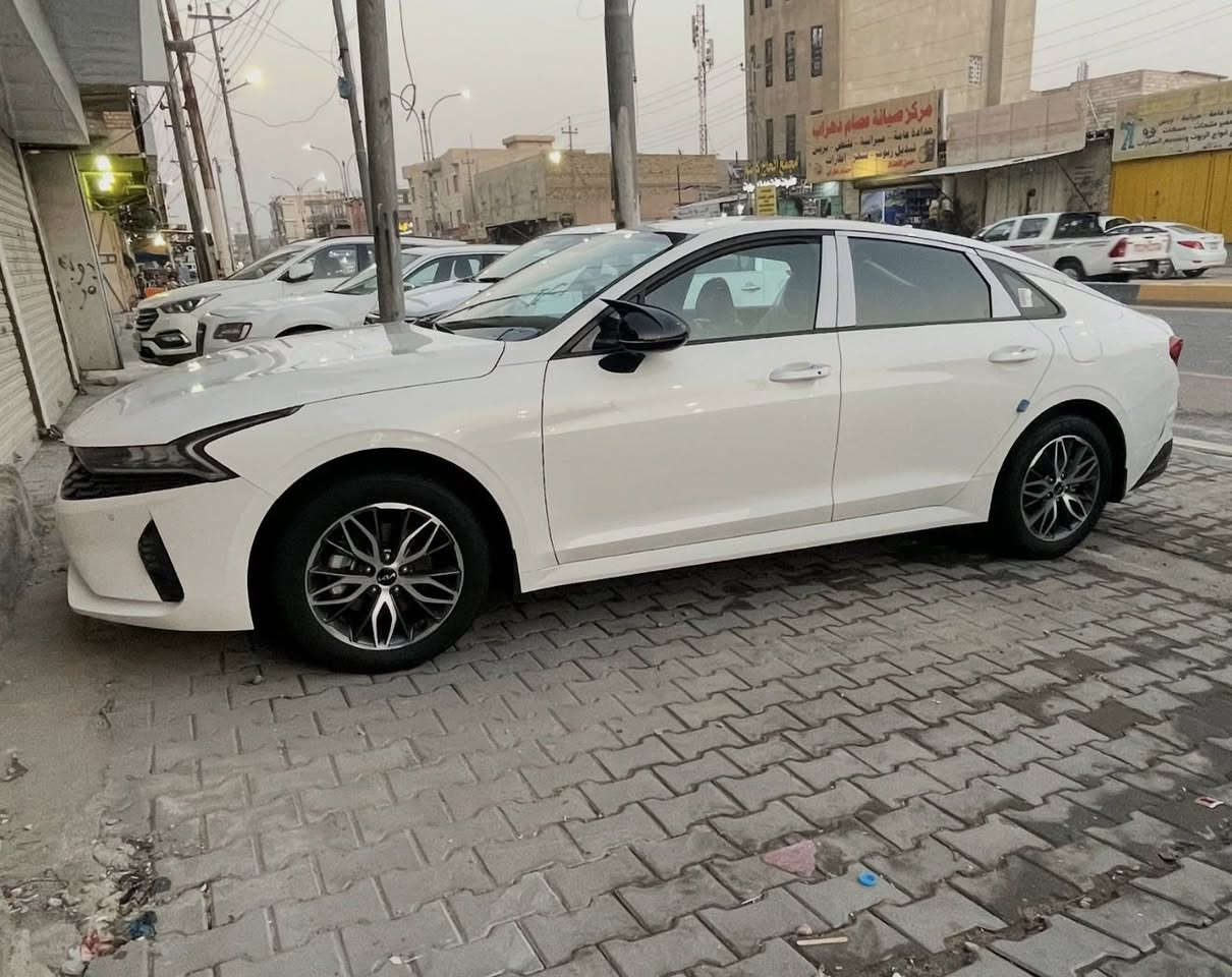 كي فايف خليجيه مكفوله.  كفاله عامه سبيره ما نازل
محرك 2000 دوش

  سياره رقم ربيل جديد  بسم شركت راوي

 ماشيه 38

  جديد كلش

 سعر 217 بيه كجال قليل. مكاني بصره
***********
