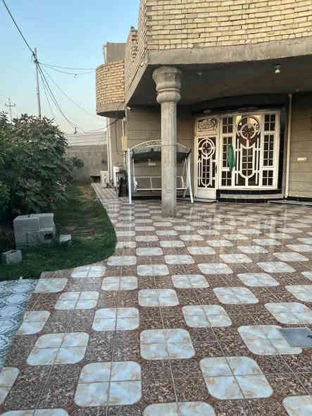 ركن على شارعين بأتجاه القبله 
معاملة التطويب كامله 
مساحه 320 متر 
ساحه بين الدار والسايدين 
مدخل الزبيديه البوابه بجانب اليمين
وانت خارج من الزبيديه للجسر 
ماء كهرباء مجاري تليفون
كونكريت شريطي ارضي درجه اولى 
السقف صب مسلح شغل ممتاز
بناء حديث خريطه حلوه
صحيات داخل خارج
حديقه إماميه 
حديقه جانبيه
استقبال 7/5
صاله ٥/٧ 
هول ومطبخ حار وبارد ٥/٨ 
غرفة نوم ارضي 5/4
غرفة نوم 7/4 طابق ثاني بعده ماكامله
السعر ٩٧قابل للتفاوض
للاستفسار الاتصال ***********
