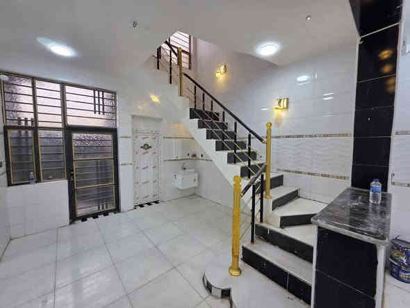 السلام عليكم
دار للبيع وجه على ساحه مربع مساحة ١٢٥م ركن كوت حي الحكيم شارع الوائلي البيت يحتوي على غرفتين نوم وصالة ومطبخ واستقبال البناء طابوق السعر ٦٠ وقابل للتفاوض للاستفسار مراسلة الصفحة او زيارتنا في المكتب مجاور حسينية بيت خليفة او الاتصال على *********** او ***********
