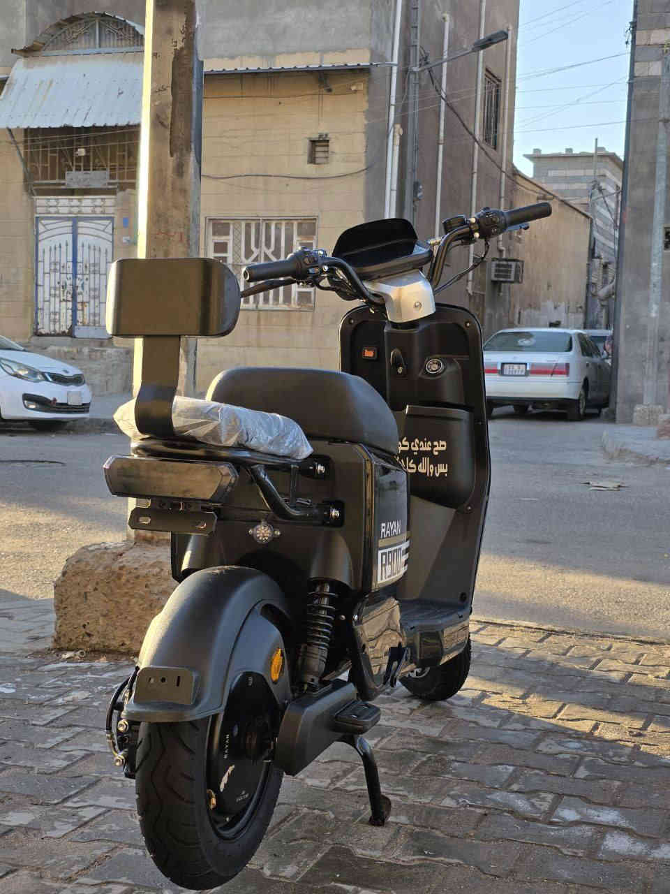 سلام عليكم دارجه شحن البيع 
اسمه R900
خمسه باتري 
دراجه نضيفه 
سعر خاص 
رقمي ***********
عنواني الحيانيه المدينه الطاك
