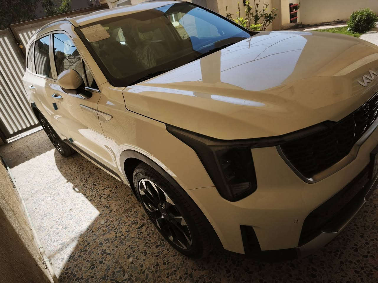 سلام عليكم
سورنتو 2025 خليجي الدولية ام الضمان 
ماشية 17 الف رقم بغداد الدولي
موصفاته ويل 20
حساسات امامية وخلفية جنطة كهرباء 
مري شفط كراسي كهرباء 
شاشة متصل سايد بريك بصمة تشغيل عن بعد
تحكمات قيادة محرك 6 سلندر 
والباقي معروف تحويل ثاني يوم 
مكاني بغداد سعر 325 وبيه مجال للشراي 
*********** اتصال
