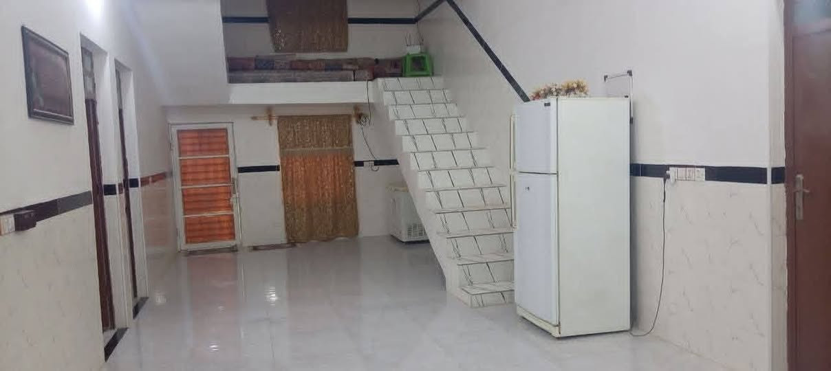 بسم الله
ارض زراعيه للبيع المساحه 10 دونم 
العنوان مويلحه مدرسة الجزيره الابتدائية 
تحتوي على 2 منزل 

المنزل الاول بناء قديم يحتوي على غرفه نوم 5×4 + صاله 4×6 + مطبخ 4×4 + استقبال 4×6 + صحيات خارجيه + حقل 12×8

المنزل الثاني بناء حديث 2025 يحتوي على 3 غرفه نوم 5×4 + مجمع  4×12 + مطبخ 4×5 +هوله 7×4 + ستقبال 10×4 + صحيات خارجيه عداد 3 

والارض الزراعيه تحتوي على 50 نخله زرعه حديثه 
تحتوي على ماء سقي + ماء اساله + كهرباء 

وتحتوي على معامله تبليط كامله ومساحه التبليط 500 متر من تبليط الرئيسي 

التواصل او الاستفسار على الأرقام التاليه 
(***********)
(***********)
