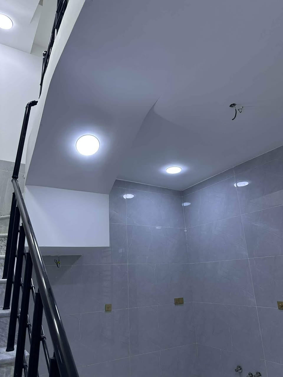 يا الله
دار للبيع حي الاعلام
قرب مجمع الرحاب
بناء سنة 2025
50 متر 
وجهه 5
نزال 10
2 غرف نوم وخدمات
وصاله ومطبخ
‏الاستفسار

‭0772 479 2413‬
