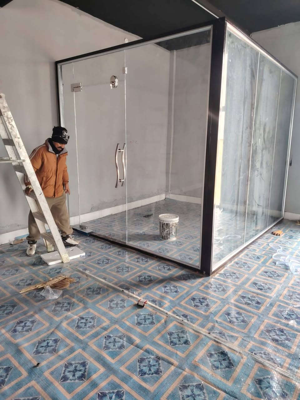 تنفيذ كافه اعمال الزجاج 10ملم والالمنيوم الحديث
والكيرتن والمقسى
للاستفسار الاتصال على
***********
***********
