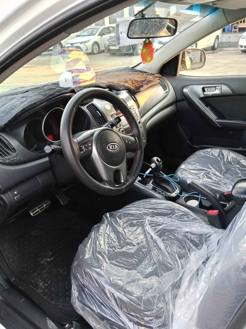 السلام عليكم (***********)
سيراتو 2011
رقم اربيل
سنويه وهزه جديد
سلايت
اشاير بل مري
مري شفط
حساسات
صدر وتخم تاير جديد
سياره نضيفه وجديده ما يعوزها كلشي
سياره مالت بيت
***********للاستفسار
