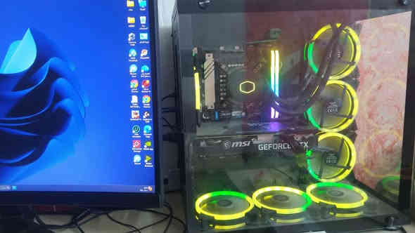 سيت اب للبيع لعدم اتفرغ
كواري 5/جيل 13
رام 32
كارت 
 3060/12
شاشه 27/هرتز
165
السعر مليون ربع قفل
***********
