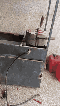 مكينه حب الشمس للبيع السعر 150 قفل ***********
