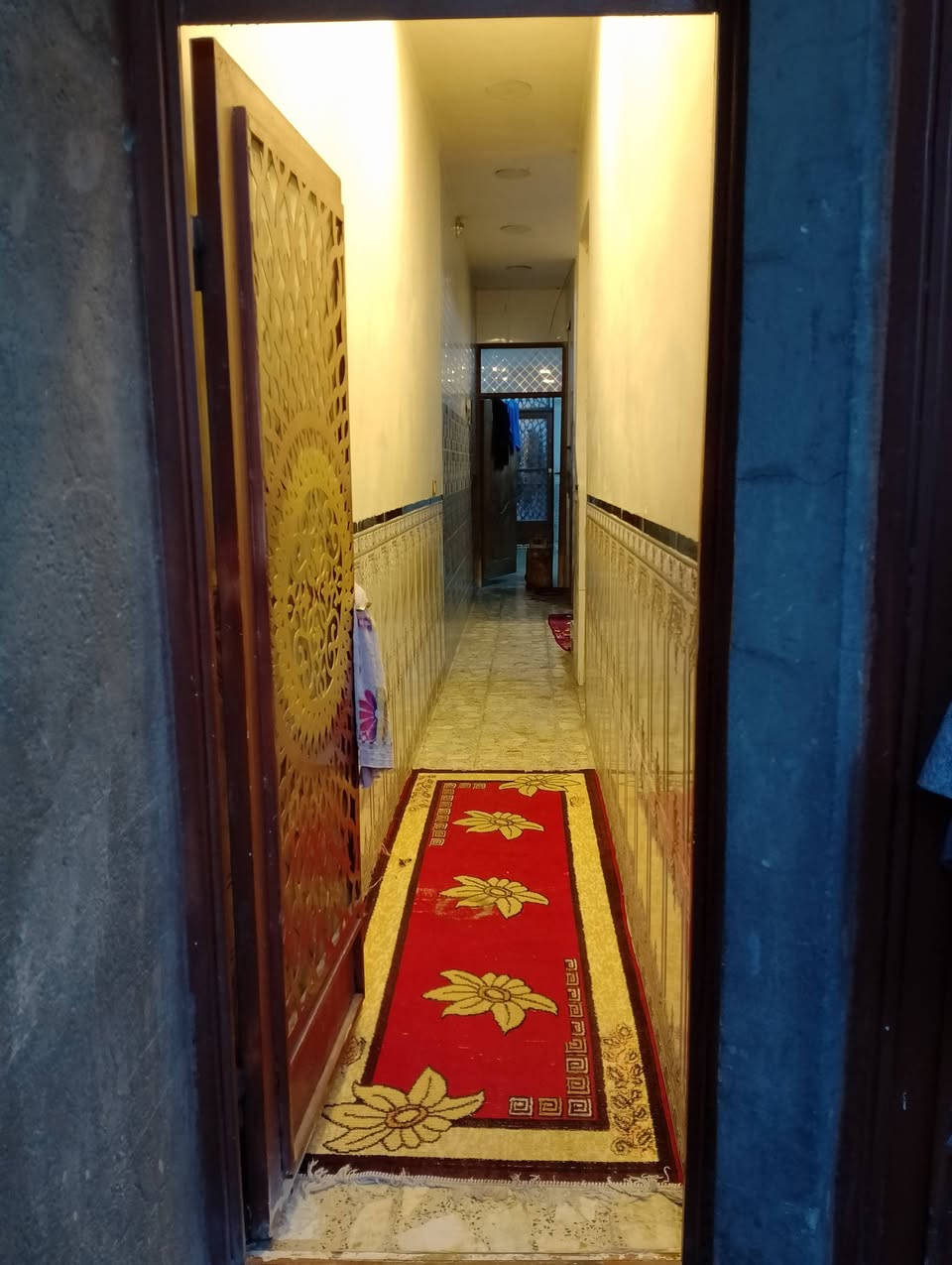 السلام عليكم بيت للبيع 100 متر بناء جديد الواجهه 5 والنزال 20 طابق واحد وبيتونه فوك يحتوي على مدخلين ستقبال وممر عنوان البيت شارع ضغط قرب اسواق علي نعيم  السعر مناسب للاستفسار ***********
