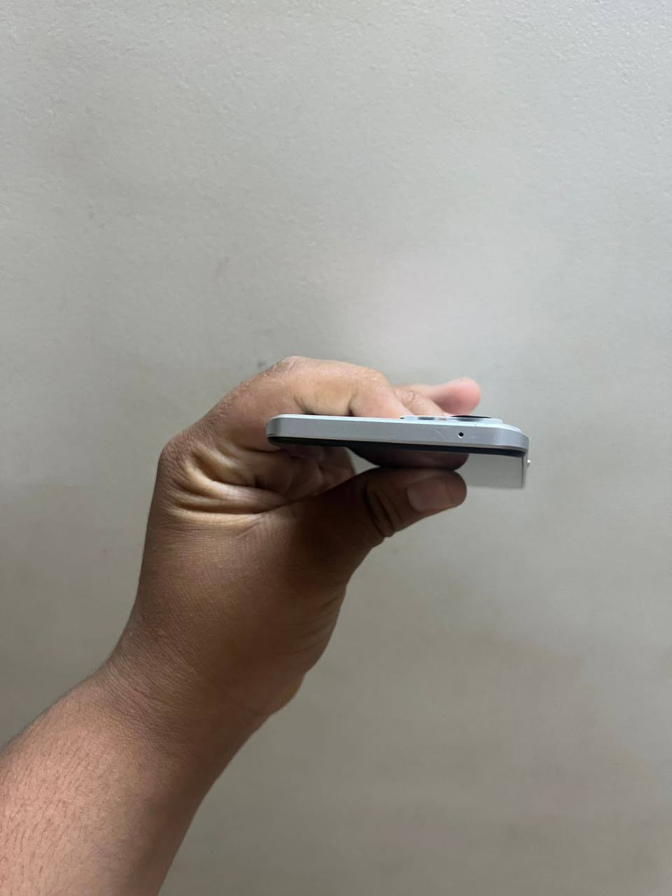 سلام عليكم عندي ريلمي 9 نضيف الموبايل كلشي ممبدل بوبجي 60فريم بي وضعيه العب جهاز نضيف كلش مامفتوح ابد ملحقاته كامله الاستفسار ***********واتساب فقط 
سعررررره من للخيررررر90 لاحد يكلي 60
