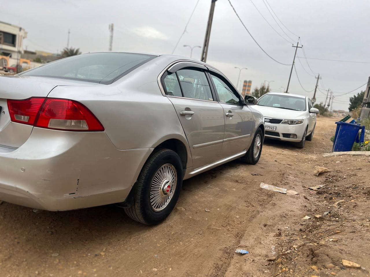 السلام عليكم للبيع اوبتيما 2009
 تخم تاير صدر جديد  محرك 2000 كير سيارة جاهزة رقم سليمانية جديد شرط تحويل او وكالة  العنوان واسط للستفسار اكثر على رقم ***********  .
