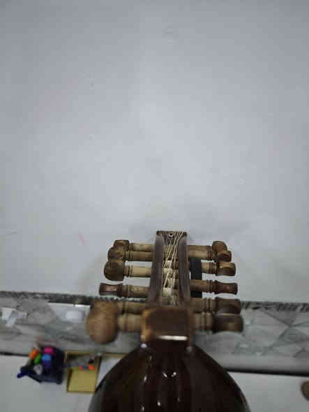 عود للبيع
النوع زرياب عراقي مثل ماموضح بالصورة مع تاريخ الصنع 
مع ريشتان وحقيبة جلد
العود بحالة ممتازة (شخط مابي) وحديث الشراء صارله اقل الشهر 
سبب البيع عدم التفرغ للتعلم والعزف
السعر 160 الف ملاحظة ماخذه ب 200
المكان كربلاء رقم الهاتف ***********
متوفر توصيل لكافة المحافظات
