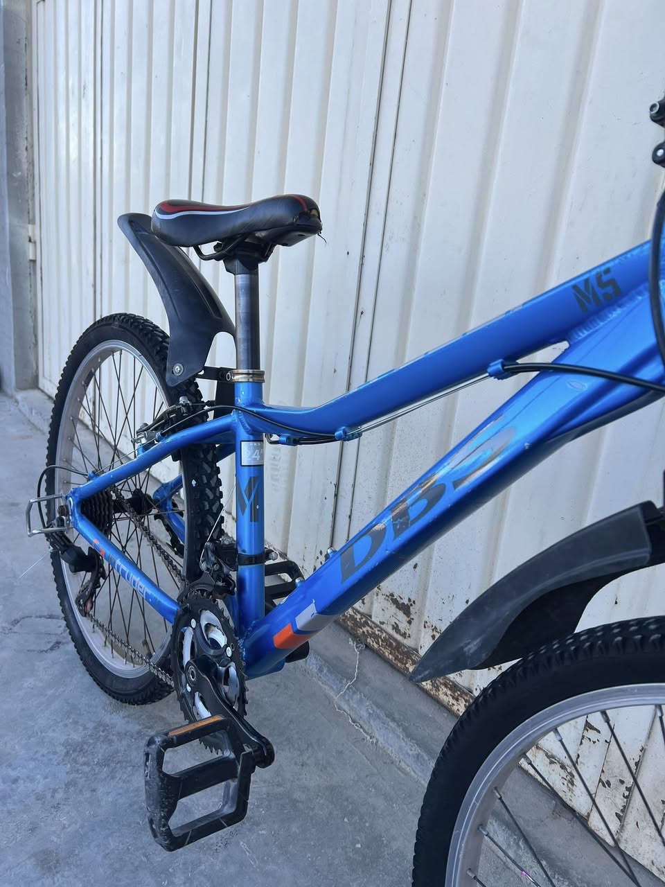 باسکیل حجم٢٤ مارکە
مارکەی DBS 
قیاس ٢٤ 
کامل فافۆن 
پیش دەبل 
٧-٣ گێڕەکانی 
بریککانی لاستیک 
 پاسکیلی زۆر جوان 
ناونیشانمان /کلار-رزگاری 
ژ.م /***********
***********
سعر ١٤٥ هەزار مەجالیکی کەم
