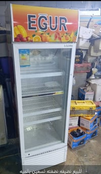 ثلاجة • نضيفه • شبه جديد