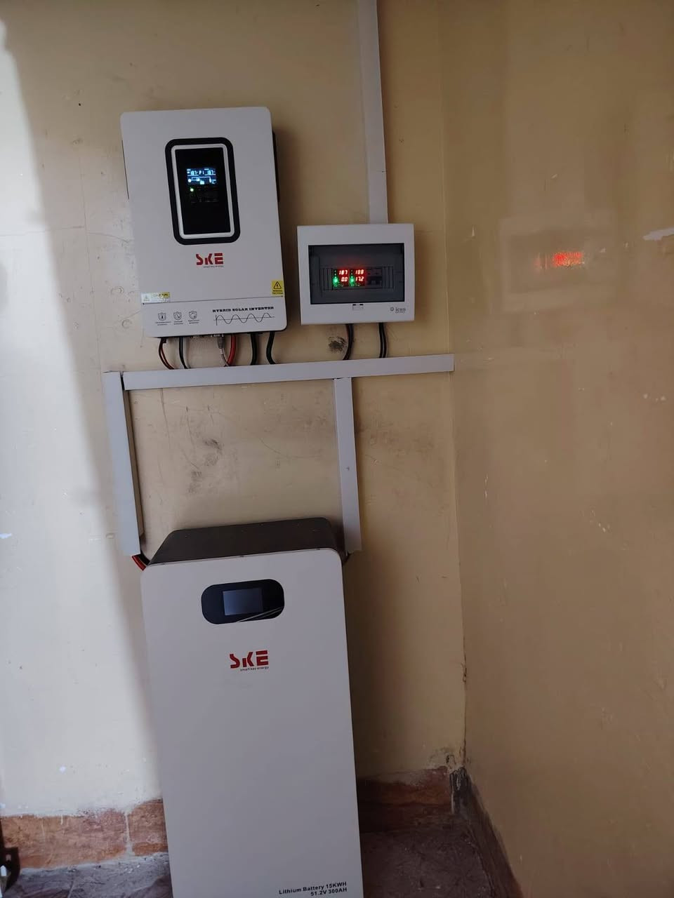 بفضل الله وبحمده قامت كوادر شركتنا (شركة المهندس للطاقة الشمسية) بنصب منظومة طاقة شمسية منزلية لأحد زبائن شركتنا
العرض الاقوى تحطيم الاسعار 🔥 🔥 🔥 🔥 🔥 🔥
العرض الاول 🔥 🔥 🔥
السعر : 4،750،000 نقدا
السعر : 6،000,000 قسط 
القسط الشهر 333 الف فقط
القدرة : 20 نهاري و 15 ليلي 
الألواح: 620 واط ضمان 15 سنة  عدد 8
البطارية: ليثيوم حجم 15 كيلو واط ضمان 5 سنة
الانڤيرتر :  حجم 6 كيلو مع واي فاي مدمج ضمان 2 سنة 
العرض الثاني 🔥 🔥 🔥
السعر :  3,3750,000 نقدا
السعر :5,000,000 قسط
القسط الشهري277 الف فقط
القدرة : 10 نهاري و 10 ليلي 
الألواح: 610 واط ضمان 15 سنة  عدد 5
البطارية: ليثيوم حجم 10 كيلو ضمان خمس سنوات
الانڤيرتر :  حجم 6 كيلو مع واي فاي مدمج ظمان 2 سنة
العرض الثالث 🔥 🔥 🔥
السعر : 3.350،000 نقدا
السعر : 4,250,000 قسط 
القسط الشهري 236 الف فقط
القدرة : 10 نهاري و 7 ليلي 
الألواح: 620 واط ضمان 15  سنة عدد5
البطارية: ليثيوم حجم 7 كيلو ضمان خمس سنوات
الانڤيرتر : حجم  4 كيلو ضمان 2 سنة 
العرض الرابع 🔥 🔥 🔥
السعر : 2،750،000 نقدا
السعر : 3,750,000 قسط
القسط الشهري 223 الف فقط
القدرة : 8 نهاري و 5 ليلي 
الألواح: 620 واط ضمان 15 سنة  عدد 4
البطارية: ليثيوم حجم 5 كيلو ضمان خمس سنوات
…………………………………………
المنظومات الحامضية  
العرض الاول  🔥🔥🔥
السعر: 2.800.000 نقدا 
السعر: 3.800.000 قسط 
القسط الشهري 223 الف فقط 
القدرة: 9نهاري و6 ليلي 
الالواح : 620 واط ضمان 15 سنة عدد 4 
البطارية: اوكايا 200امبير c10 عدد 2 ضمان 1 سنة 
الانڤيرتر : حجم 4.2KW ضمان 1 سنة 
العرض الثاني 🔥🔥🔥
السعر: 1.950.000 نقد 
السعر: 2.700.000 قسط 
القسط الشهري 166 الف فقط 
القدرة: 7 نهاري و 3 ليلي 
الالواح: 620 واط ضمان 15 سنة عدد 3 
البطارية : اوكايا 200 امبير c10 عدد 2 ضمان 1 سنة 
الانڤيرتر : 4.2KW ضمان 1 سنة 
 #شركة #المهندس #للطاقة #الشمسية 
كركوك - الحويجة - شارع المشاتل قرب جامع كامل الحاج صكر مجاور شركتي الدليان والصبحي للحج والعمرة  والعمرة***********
للحجز و الاستفسار
مدير شركة المهندس للطاقة الشمسية  
ربيع سامي الجبوري 
⁨ ***********
مهندس سعد 
***********
انور الفرحان 
مدير المبيعات 
***********
مهندس الصيانة 
عزيز الفرحان 
***********
 عمر الفرحان 
***********
