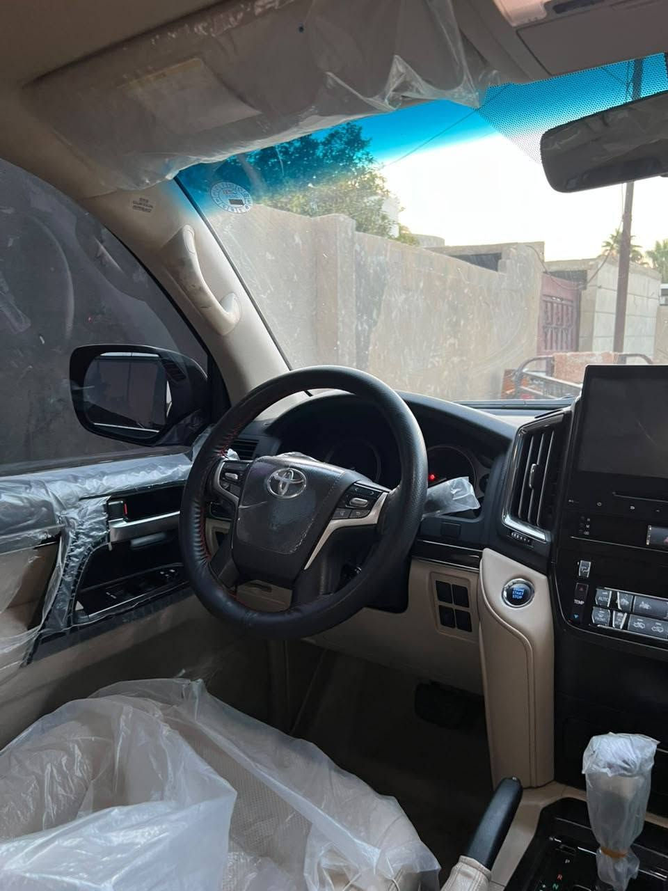 السلام عليكم
لاندكروز GXR 
ساز باب اول 
موديل 2020
سياره كفاله عامه
فقط شبر بارد 
ماشيه 68 الف
بيه تغليف ppf
للاستفسار والتفاصيل
***********
