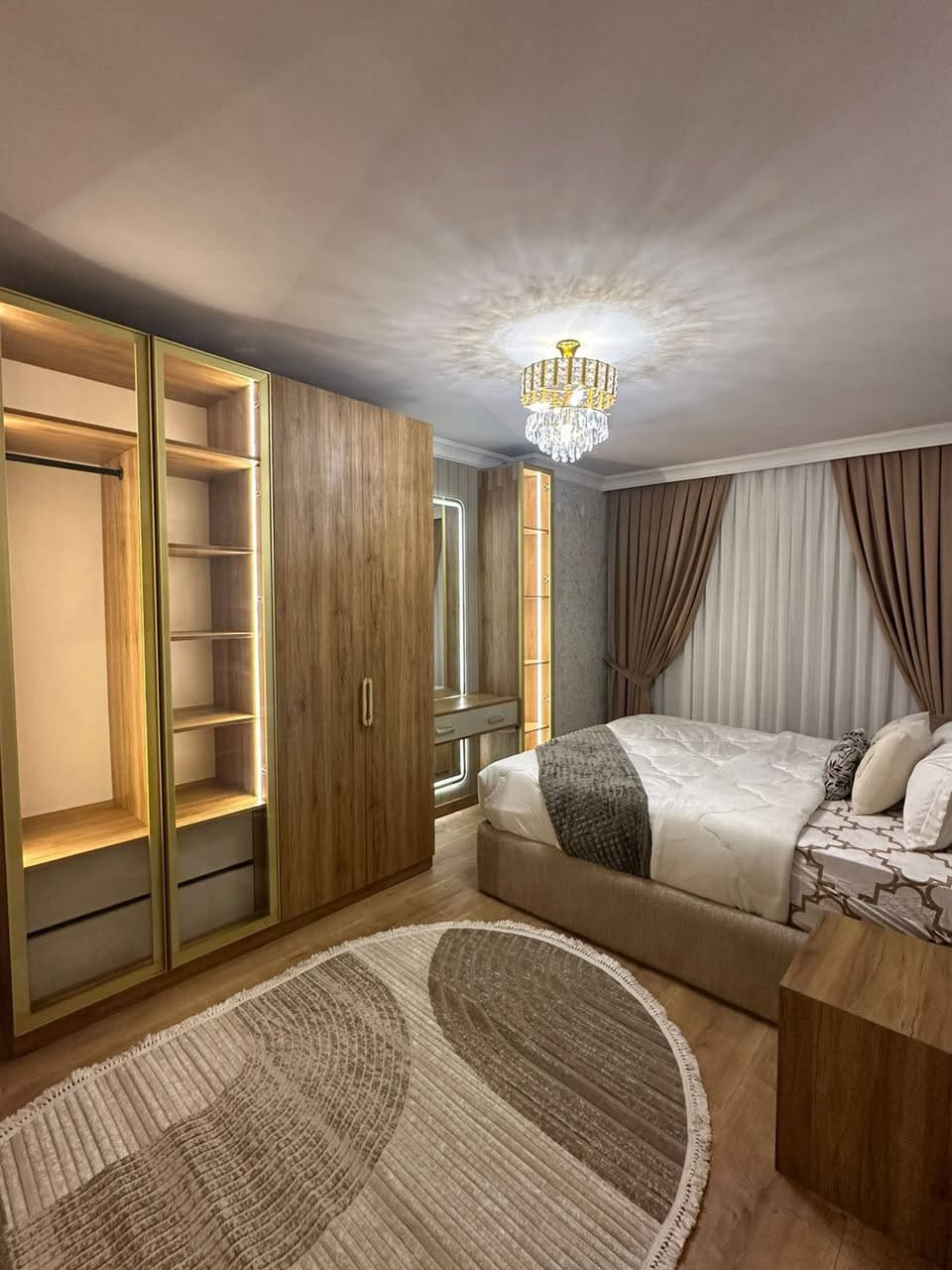 للبيع او للإيجار 

.شقة مؤثثة VIP 

.مؤثث 

.مكانها اربيل 
مجمع ستار تاورز
تبعد 2 دقيقة عن امباير 
و4 دقايق عن المطار 

.غرفة 3
.صالة
.مطبخ 
.حمام 3
.طابق  13
.مساحه "160م
.واجه خارجي 

للأستفسار اكثر التواصل واتس اب 

- ***********
- ⁠***********
