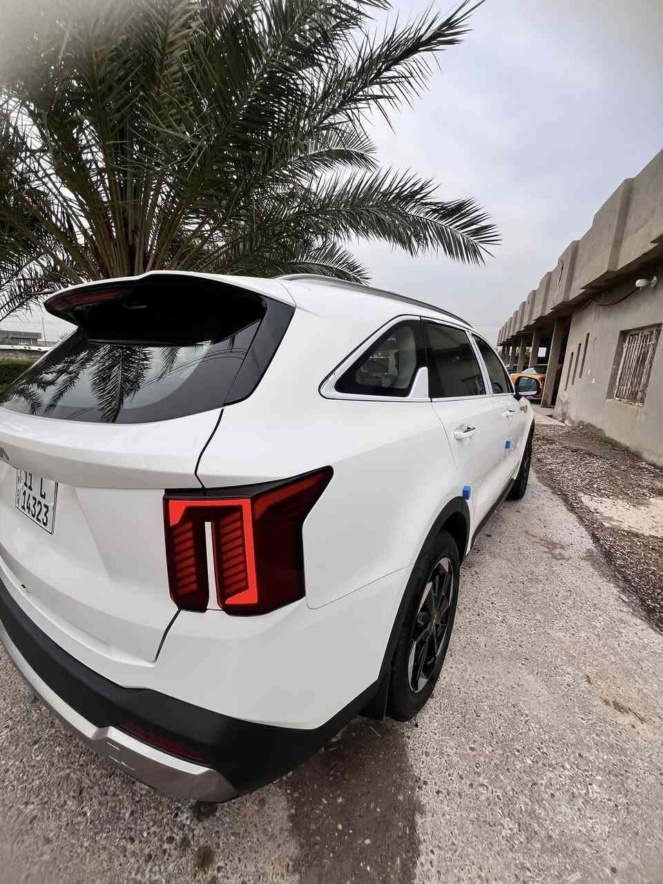 تحية طيبة 🌹🌹
للبيع كيا سورنتو خليجي ضمان الدولية 
موديل 2024 
ماشيه 18 حقيقي سبير منازل اطارات الشركة جواها وبعدهن جدد لوك 
السيارة مكفوله كفاله عامه من كل النواحي 
حتا الفابلون ولزكات الشركة بيها 
المواصفات 
بانوراما بصمة تشغيل +بصمة أبواب صندوق كهرباء 
سبعة راكب ثلاث قطع تبريد محرك v6
كير ماوس 8 سرعات شفتات ستيرن 
كراسي كهرباء تبريد بيانو منفصل 
شاشة دجتل اريل نفكيشن جي بي إس
واير شاحن ليس كامره خلفيه دواره 
حساسات امامي خلفي بردات أبواب 
وبعد بيها مواصفات 
رقم بغداد باسمي شخصياً تحويل مباشر 
سعرها مناسب عند التصال مكاني بغداد ابو غريب 
هاتف *********** 

واتساب 👈‭0786 735 4669‬
