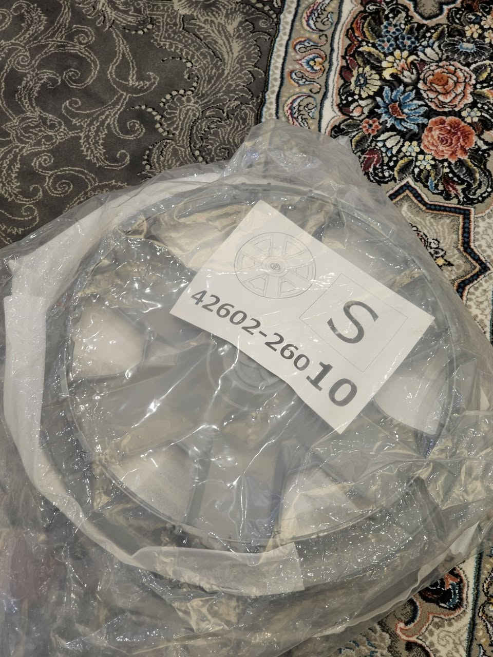 كبات هايسه شكل القديم للبيع غير مستعملات مع كبات هايسه بوز أيضا غير مستعمل 
***********
