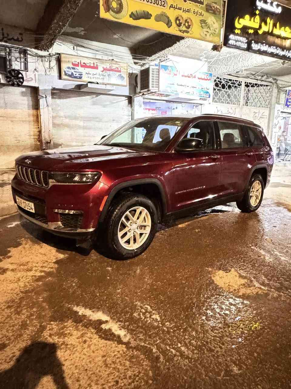 السلام عليكم جيب لاريدو 
موديل 23 حادث جاملغ وبنيد بدون داخل ماشيه 23 دخول جديد رقم أربيل تحويل أو وكاله 
مواصفات معروفه 
السعر 255 وبيه مجال  
مكاني بابل حله ***********
