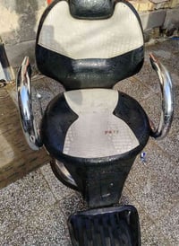 جهاز تنضيف بشرة ٣٠٠ • كرسي حلاقة ٨٠ • كرسي وردي ٤٠