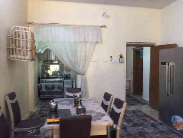 دار للايجار
المساحة ٣٠٠ متر 
طابق واحد غرفتين نوم صالة كبيرة واستقبل كبير والمطبخ حار وبارد حولي كبير كراج يتسع سيارتين مع حديقة كبيره  مع بيتونه كبيره حي العسكري الشركه قرب جمعية الحظره  /ت *********** /***********
