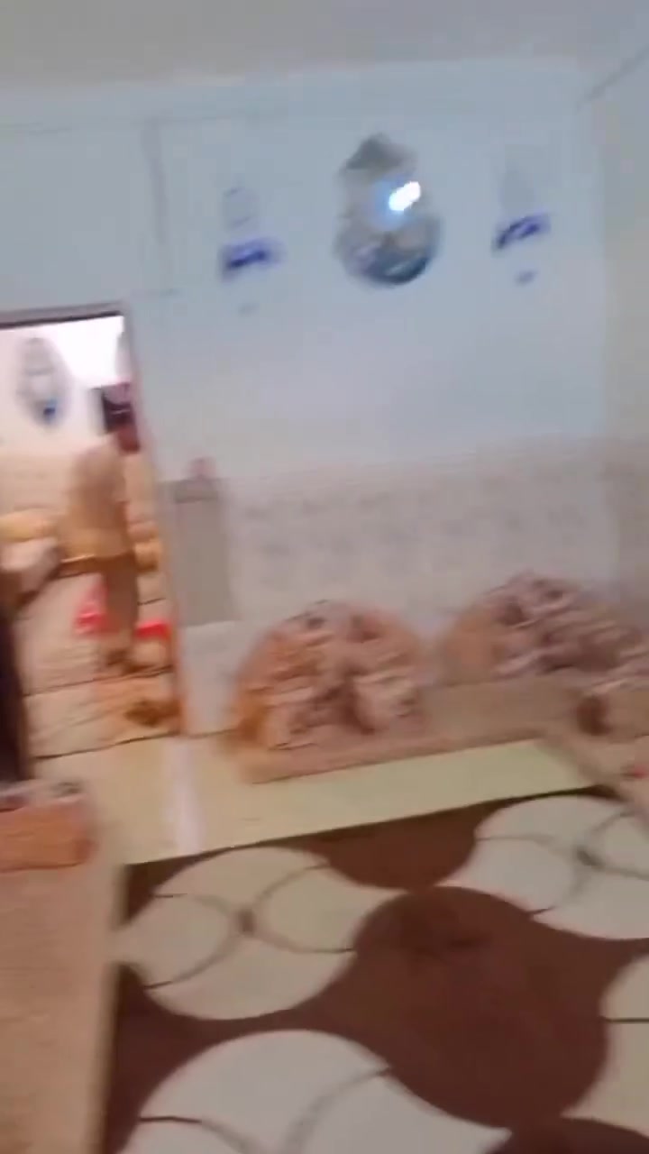 السعر 80, ومع المجال بلاش والله بلاش كافه الخدمات مجاري وتبليت ورصيف وكافه الخدمات وقريب على الشارع العام
دار للبيع المساحه 100 موقع الدار الامني الداخلي الجمعيه الاولى قريب على الشارع العام بدايه الامن الداخلي بناء طابق ونص وسعر بلاش غرفتين نوم صاله واستقباله ومطبخ والاستفسار الاتصال على الرقم
***********
***********
