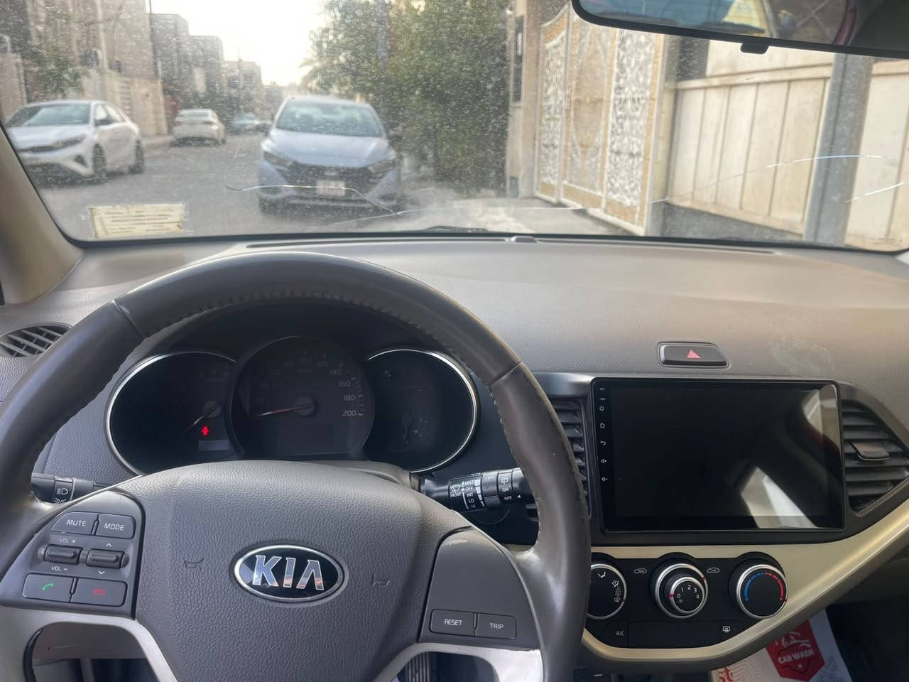 السلام عليكم
كيا بيكانتو للبيع موديل 2017 وارد خليجي السيارة بدون حادث مكفولة من كلشي بس بيها شخطات بسيطة موضحه بالصور
محرك 1400
ماشية 47 الف 
رقمها بغداد
تخم تايرات جديد
مكاني بغداد الحرية 

السعر 97 ورقة وبيها مجال

التواصل على الحساب او على هذا الرقم ***********
