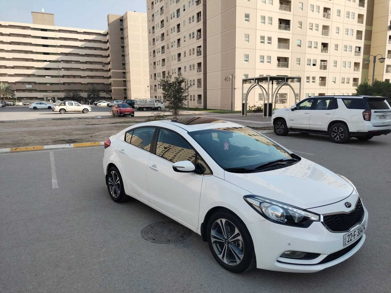 سلام عليكم للبيع كيا سيراتو موديل 2014 فول موصفات عدا بصمه رقم اربيل بأسمي سياره  مكينه 1600 دوش 
لد امامي خلفي شاشه وكامره خلفيه 
تبريد امامي خلفي مري شفط
تحكم ستيرن جهتين ثلث انضمه قيادة
خمسه ويل كب + فتحه سقف 
كير مكينه تبريد مكفولات 
سياره بيها صبغ بين الباب وجاملغ عندي صورها قبل مااصبغها 
مكان سياره بغداد مجمع بسمايه 
وسعر خاص او اتصال (***********
