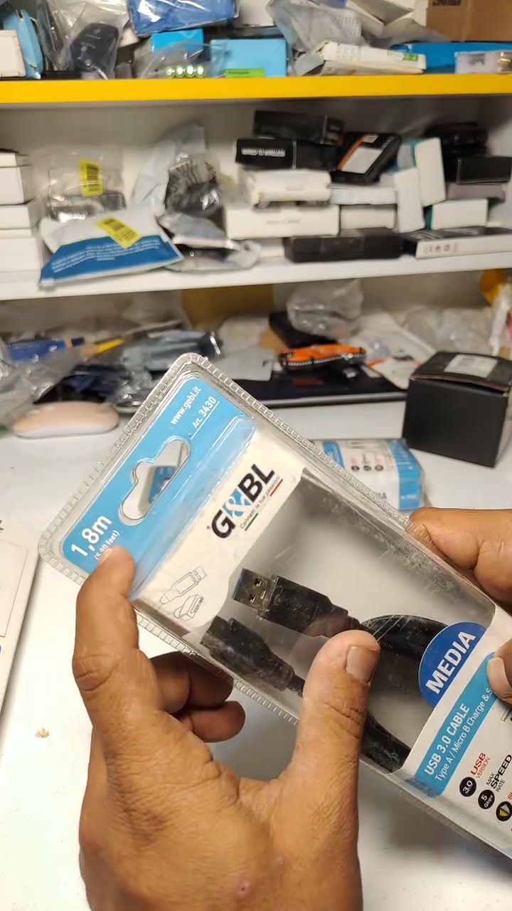 كابل G&BL من نوع USB 3.0 بطول 1.8 متر، مصمم للشحن ومزامنة البيانات.يتميز الكابل بموصلات Type A و Micro B، ويوفر سرعة نقل بيانات تصل إلى 5 جيجابت/ثانية.المنتج محمي بتغليف بلاستيكي ويوفر ضماناً لمدة 10
 @إشارة


**إذا كنت صاحب هذا الإعلان وتريد حذفه لأي سبب، رجاءا أرسل رسالة إلى الدعم الفني**