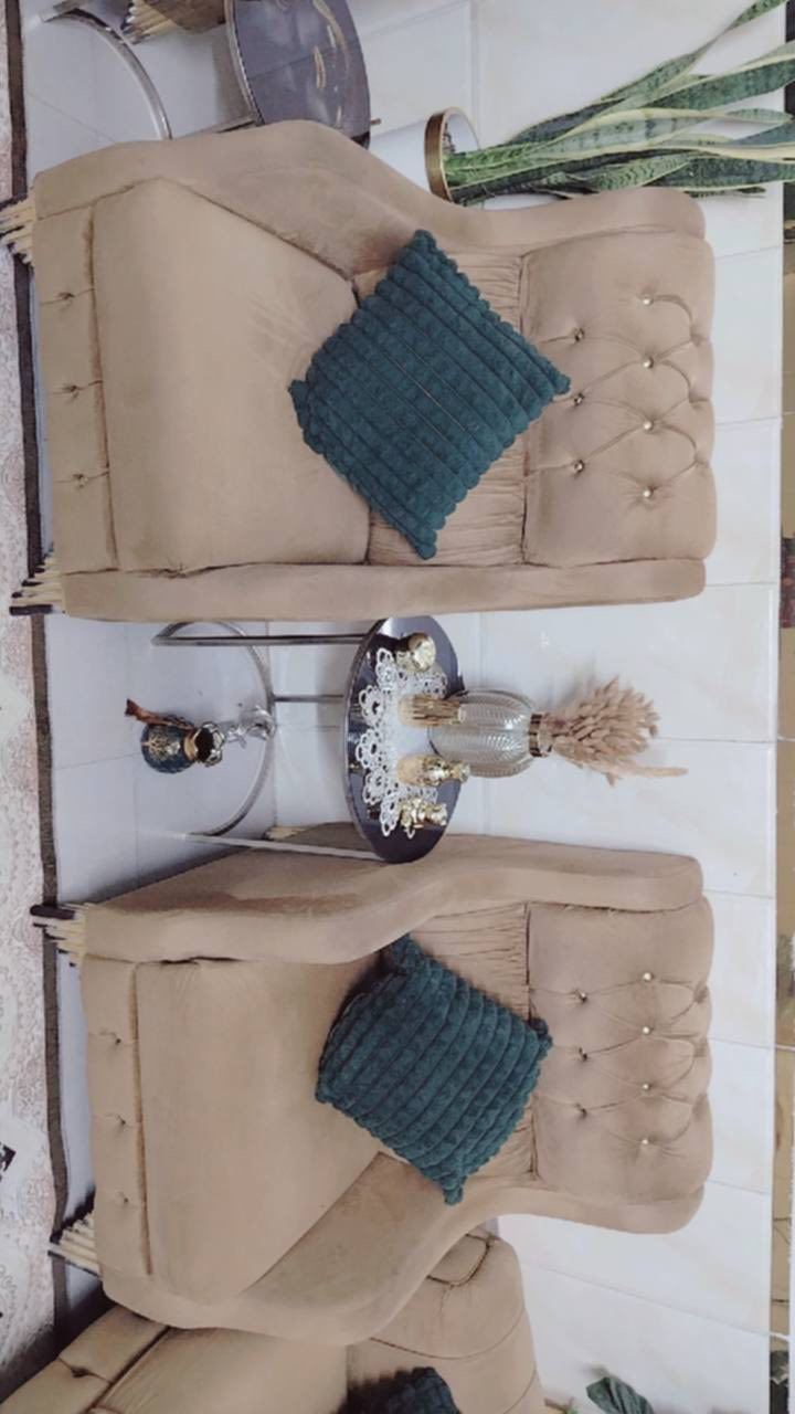 سلام عليكم تخم  8 مقاعد معه طابوريه ستعمال قليل اسعر 300 وبي مجال مكاني بغداد  ***********
