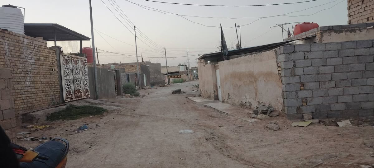 السلام عليكم قطعه البيع مكانها العصافير مقبل روضة العبير  شارع سبيس ماي كهرباء اساس جديد مدفونه خريطه كلش حلوه ***********  سعر خاص
