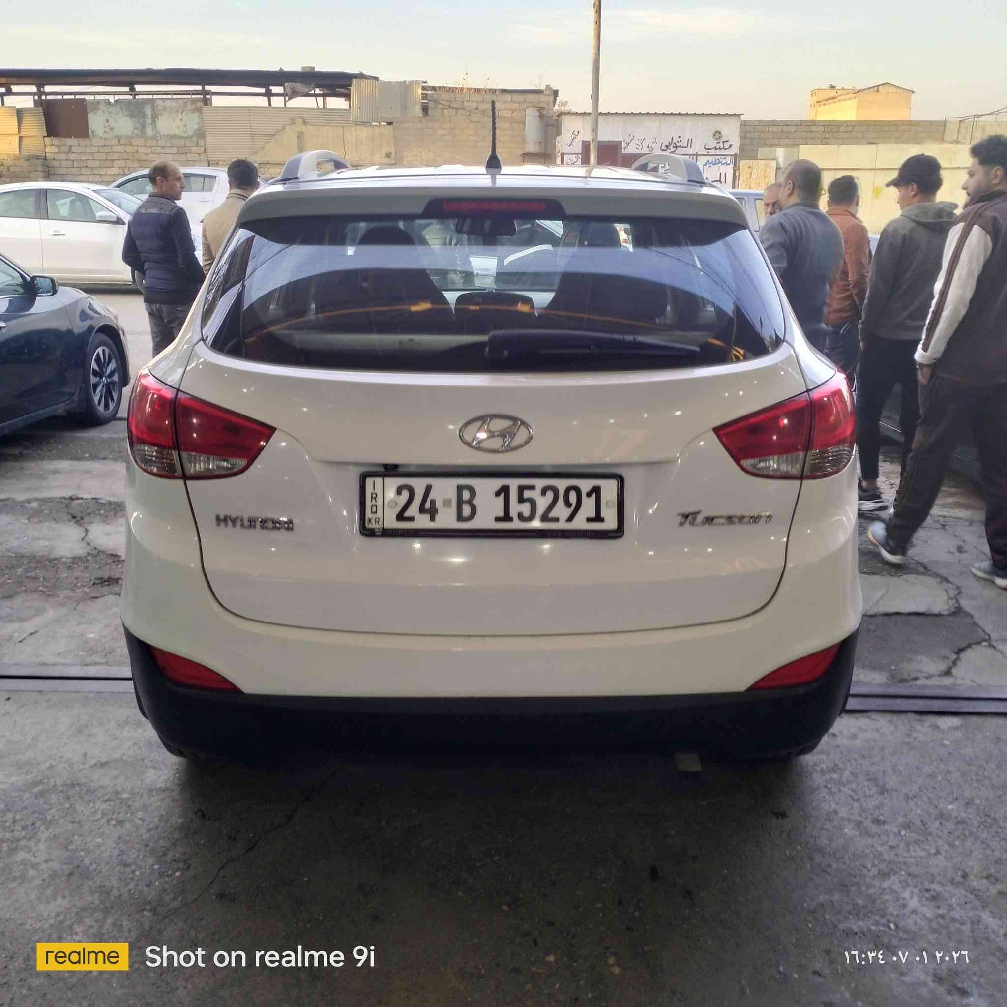 السلام عليكم سياره توكسن للبيع
موديل 2013 السياره نضيفه محرك ممفتوح شرط 
بيها صبغ باب السائق فقط السعر 160 بيها مجال 
معه كابون بانزين العنوان موصل للاستفسار الأتصال
على الأرقام التاليه
0771 712 3182   اسيا
0751 182 8053 كورك
