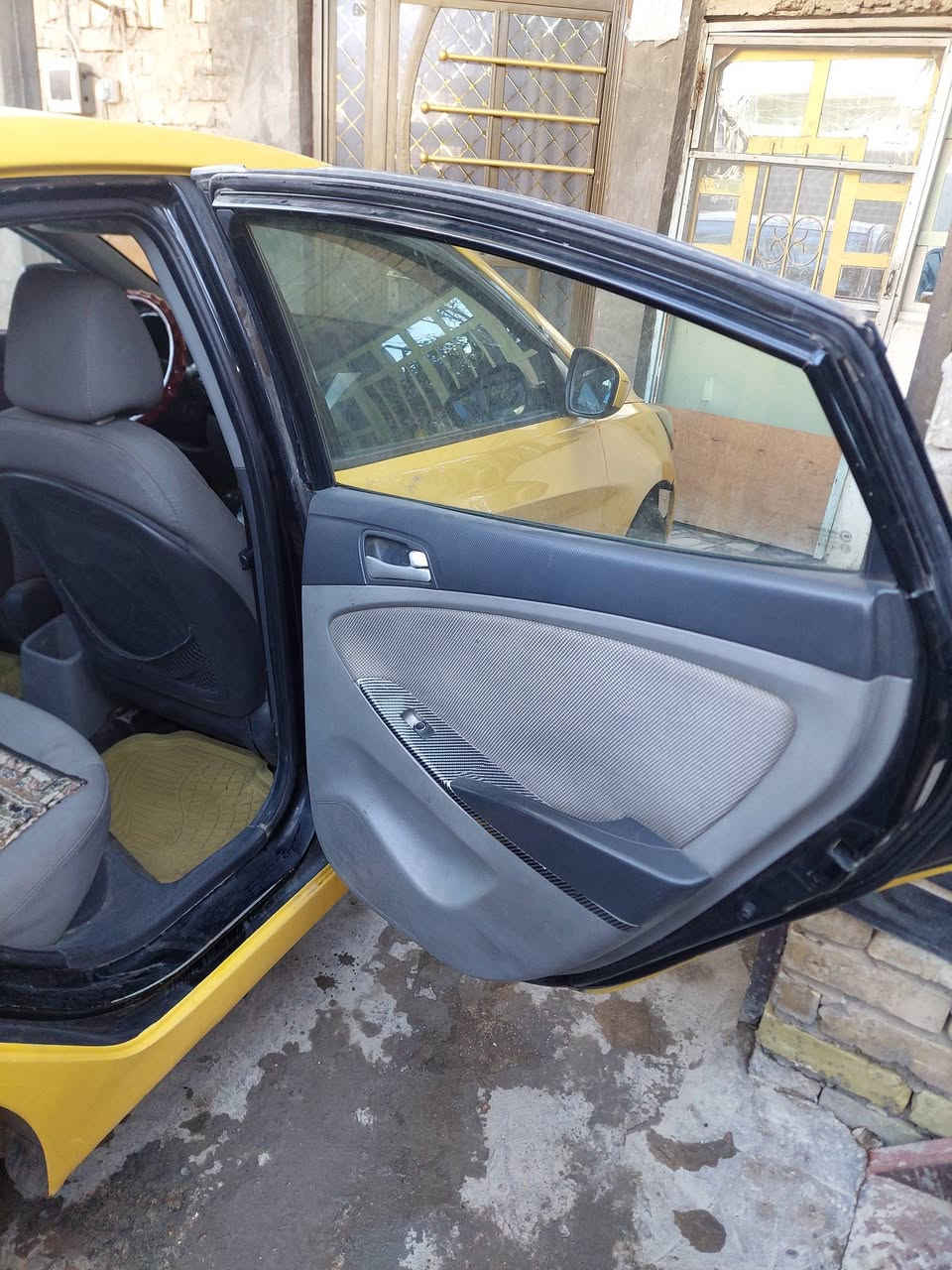 السلام عليكم ورحمة الله وبركاته من رخصت الادمن المحترم سياره اكسنت تكسي وارد اريكي موديل ٢٠١٢ حادثها الجاملغ الخلفي وتبديل الجاملغ الامامي سياره حلوه وجاهزه كير محرك كفاله مكان السياره الزعفرانيه الوليد السياره باسم اخي تحويل ثاني يوم السعر ٨٥ وبيها مجال انشاء الله الاتصال على هاذا الرقم *********** ولشراي يدلل
