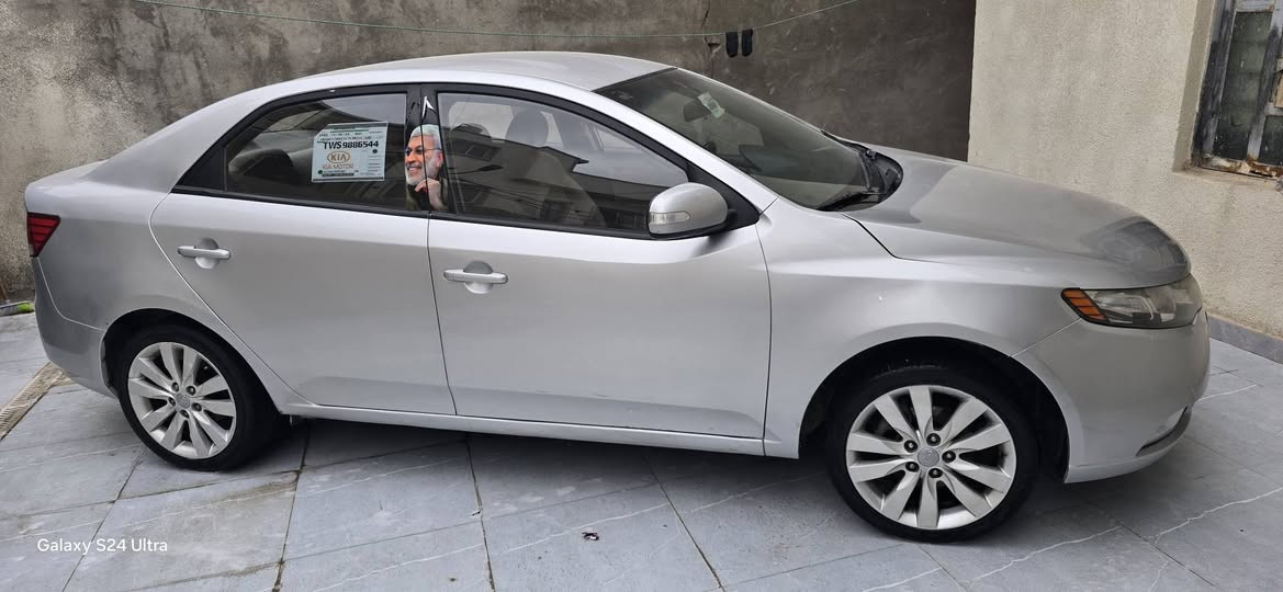 كيا فورتي موديل ٢٠١١ ادواااات مگصوص جنطه 
السياره جاهزه.. گير.. محرك.. تايرات.. باتري.. تدفئه... تبريد.. حداديه طوبه. 
السعر ٤٨
مكانها بصره.. 
واذا اكو مراوس 
***********
