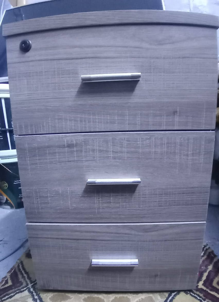 ميز مكتبي 175 وبي مجال بسيط نظيف لوك  ***********
