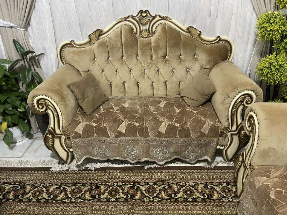 السلام عليكم
متوفر تخم 10 نفر + كورنر وقنفة بحالة ممتازة
 الكورنر والقنفة دوشمة جديدة  قبل شهر والتخم بحالة ممتازة ايضا
 
سعر التخم 500 الف 
وسعر الكورنر والقنفة اثنينهن 350 الف  
واذا تاخذ كل الغراض  اكو تخفيض 

للتوصل ***********
