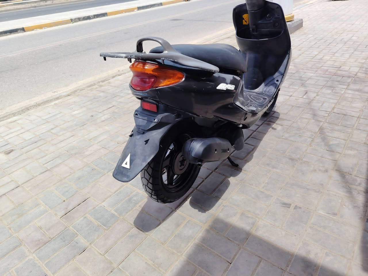 دراجه دولفين للبيع السعر ٤٠٠ وبيهه مجال الشراي يتصل عل *********** مكانهه السماوه كرهبايات شغاله سلف هندر مكينه ناعمه دراجه احله من الصوره
