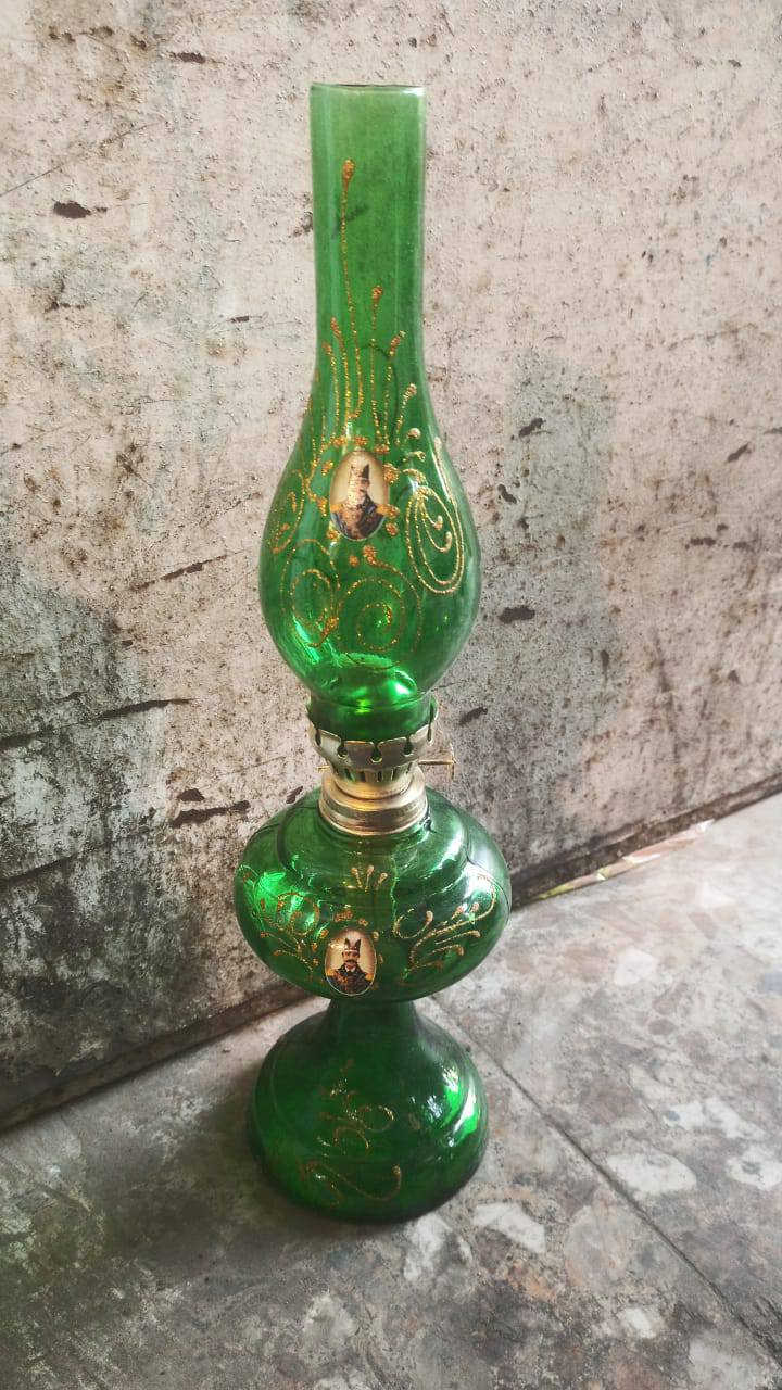 بە ئیزنی ئەدمین خودایەک هەیە بە ناوی جەملە. *********** وات
