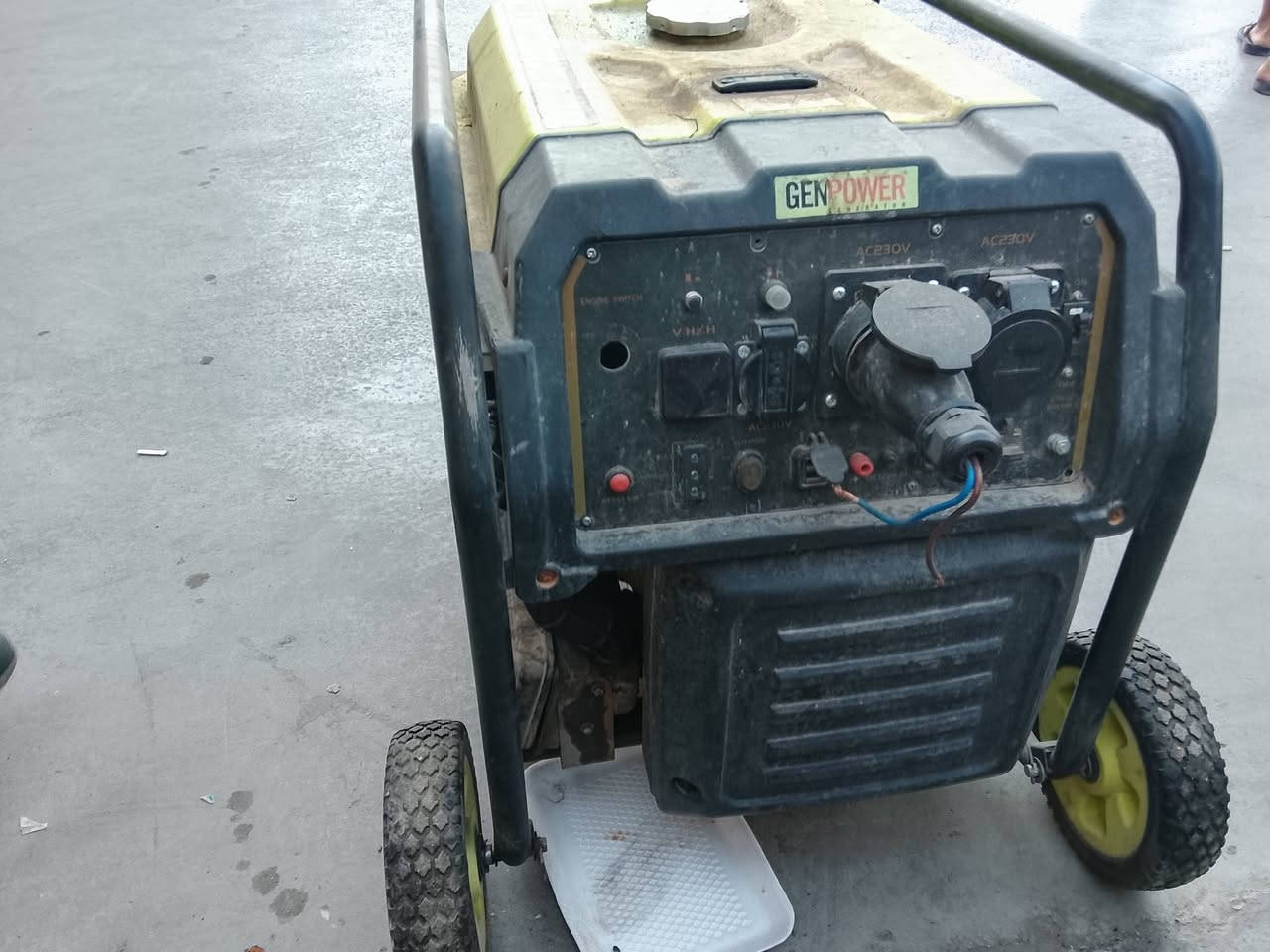 مولدة 5KV للبيع نقص كابريتر كلشي مابيه قيم واخذ 
شغالة خير من لله ***********
