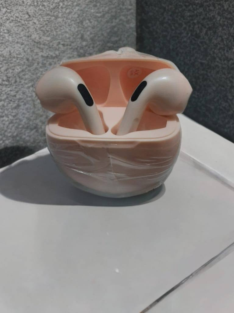 عرض العيد اذا تاخذ 2 ثالثه مجانا 
هذه سماعات أذن لاسلكية Pro 6 TWS. 
الاتصال: بلوتوث لاسلكي.
عناصر التحكم: مستشعرات لمس ذكية للتحكم في الصوت والمكالمات.
التوافق: متوافقة مع أجهزة أندرويد و iOS.
البطارية: علبة شحن تلقائي توفر ما بين 3 إلى 4 ساعات من الاستماع بشحنة واحدة.
المميزات: تصميم خفيف الوزن ومقاوم للرذاذ والعرق
متوفر لون أبيض و وردي بناتي
السعر قطعة الواحدة 8 قطعتين 15 وثالثه مجانا 
 متوفر خاص


**إذا كنت صاحب هذا الإعلان وتريد حذفه لأي سبب، رجاءا أرسل رسالة إلى الدعم الفني**