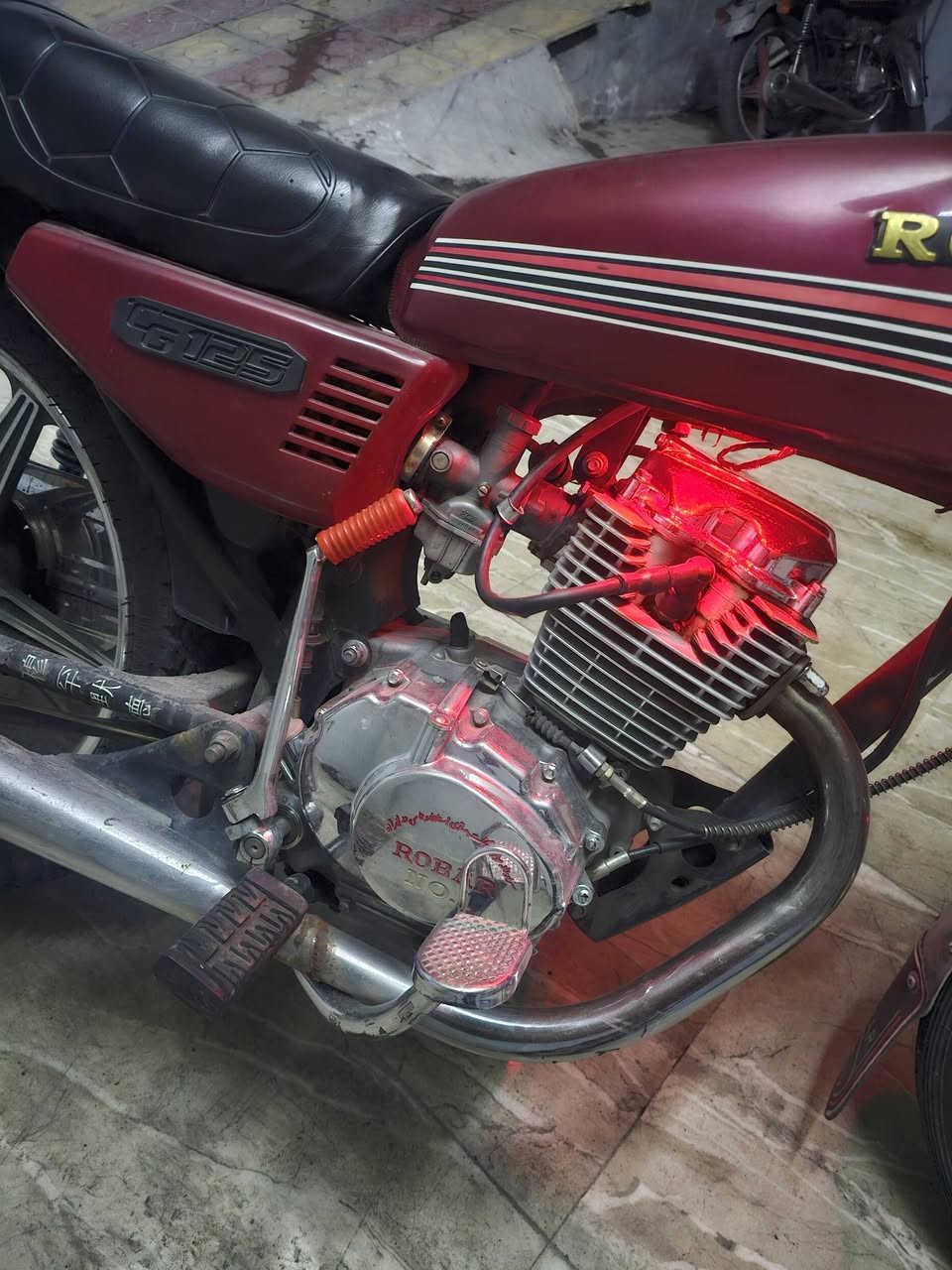 السلام عليكم
ياجبار يارب اخواتي روبار 2018 
5 غيارات فاضي ماكينه دهب منفيس موجود
طالبين 450 الف وسكره للمعتمد ***********
