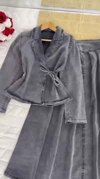 طقم جينز تركي • سترة وتنورة • مقاسات ٤٠-٤٨