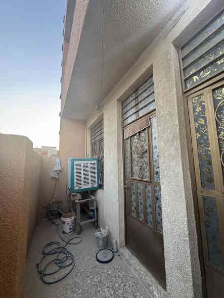 سلام عليكم
دار مساحة ٥٠ سند واقع حال ٧٠ متر
بناء ٢٠٢٢
واجهة ٥ متر و ٧٥ سم 
#وبسعر_70مليون_قابل للتفاوض
يحتوي الدار
الطابق الاول مدخلين واستقبال ومطبخ وغرفة نوم وخدمات 
الطابق الثاني غرفة نوم ومساحة درج وسطح
موقع الدار بالمربع الاول يبعد عن الشارع العام ٢٠٠ متر 
كامل من كلشي جديد 
الموقع: الراشدية/ منطقة الانتصار _ مقابيل مستشفى الشهيد ضاري الفياض( حماد شهاب ) او مقابيل مجمع الابرار السكني 
مكتب النور للعقار 
***********
ابو العز
