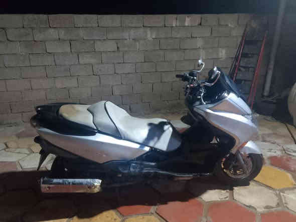 سلام عليكم فورزه 010 للبيع الشعب
دراجه شغاله وتمشي كامله بس تاركها تحمه ابيع كوم حديد
 سعر 600 بغداد الشعب ***********
