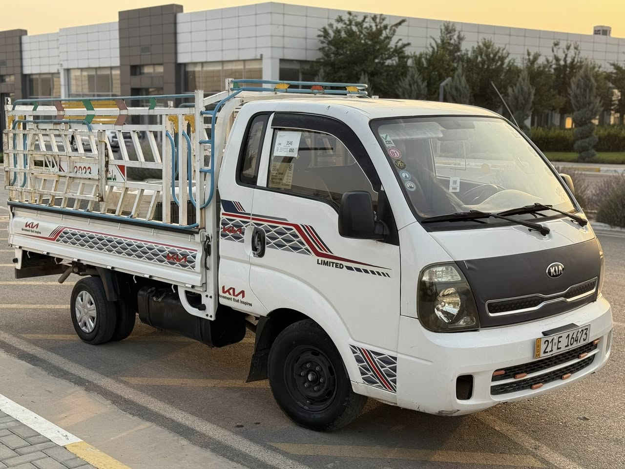 سلاو هاورییان
کیا ۲۷٠٠
مۆدێل ۲٠۱۷
۲٤٥ هەزار ڕۆشتوە
زۆر پاکەو بە شەرتی گێرو مەکینە بە ناوی خۆمەوەیە
درگاو روبعێکی بۆیاخە و شانەکەنیش
0771 753 0703
