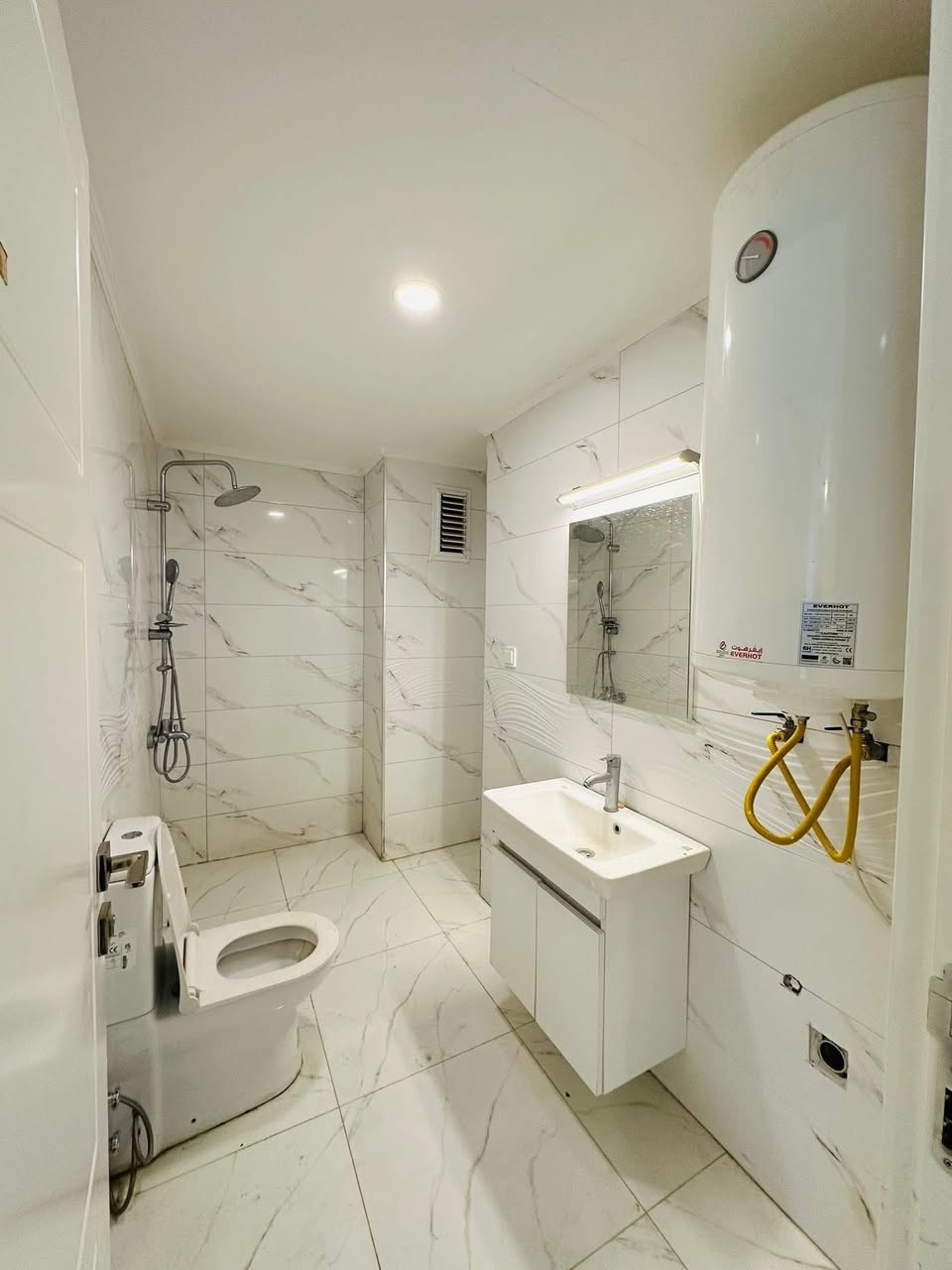 شقة #للايجار في اربيل
مشروع لالاف منظر مطار 🏠
شقة 1+1 غير مفروشة للإيجار في مشروع لالاف مطلة على المطار
متوفر في متناول اليد ✅
مساحة الشقة 80 متر مربع واتجاه الحديقة 🌴
سعر الإيجار: 300 دولار

اتصل لمزيد من المعلومات 📞
| واتساب ***********
