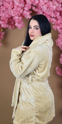 روب نسائي • فرو ناعم • فري سايز ٥٠-١٠٠ كيلو