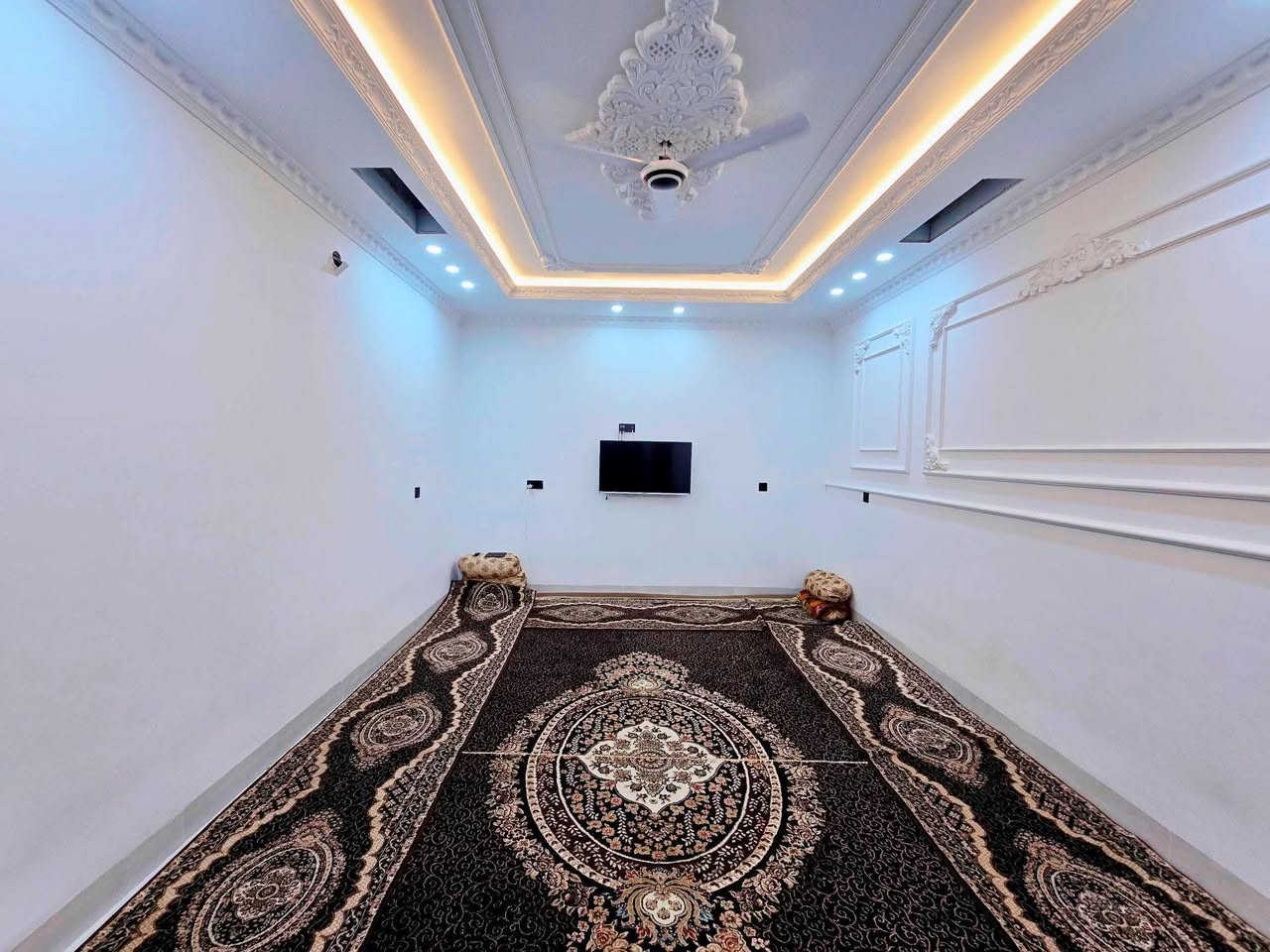 السلام عليكم دار طابو  مساحه 207 ركن بناء 24 الدار يتكون إستقبال وهول ومطبخ حار ومطبخ بارد غرف نوم عدد 2ومجمع صحيات وطابق الثاني 3 غرف نوم وصحيات وسطح اتواصل إني صاحب الدار الموقع القادسيه الثانيه قرب جامع الهد اتصل ***********
